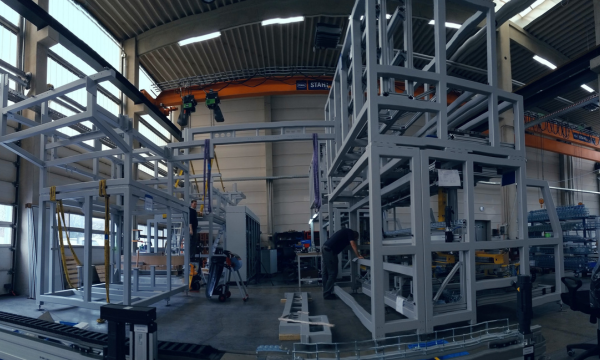 Build-to-Print Maschinenrahmen aus Stahl im Sondermaschinenbau