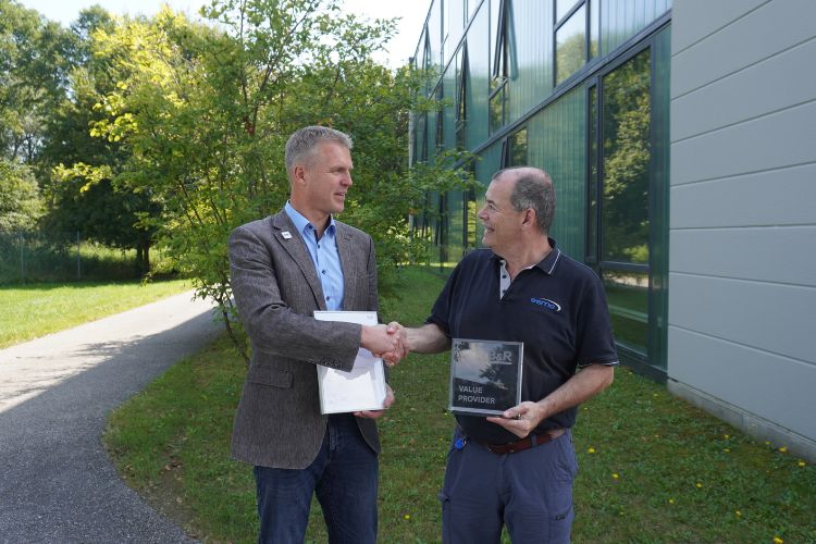 Representatives from B&R and esmo automation shake hands to mark their partnership as a B&R Value Provider.